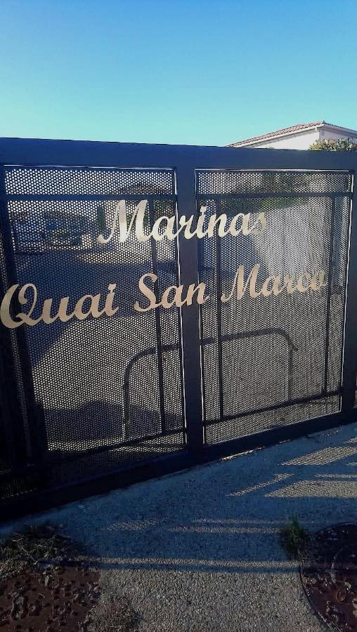 Marina A Aigues Mortes - Gard Exterior photo